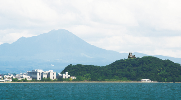 かつて海から見えた米子城と霊峰大山（イメージ）